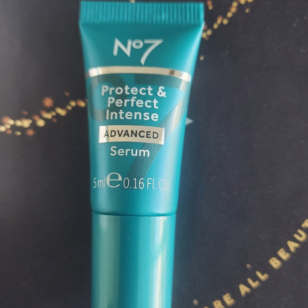 No7 Protect & Perfect Set, 4 items - Picture 5 of 11